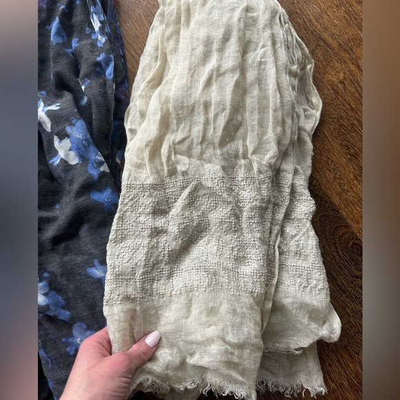 NEW Scarf Bundle. 3 Scarves Never Worn - Picture 5 of 6